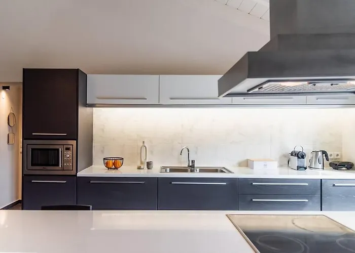 Inalia Modern House ليفكيمي